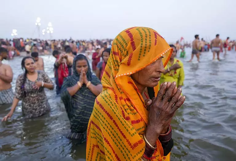 यूपी सरकार ने महाकुंभ में गंगा जल की शुद्धता पर संदेह दूर करने के लिए वैज्ञानिक का हवाला दिया यूपी सरकार ने महाकुंभ में गंगा जल की शुद्धता पर संदेह दूर करने के लिए वैज्ञानिक का हवाला दिया