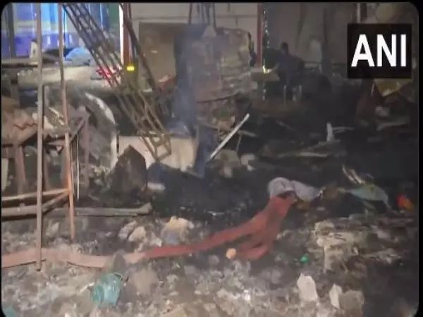 Mumbai: गोरेगांव के झुग्गी-झोपड़ी इलाके में लगी भीषण आग Mumbai: गोरेगांव के झुग्गी-झोपड़ी इलाके में लगी भीषण आग