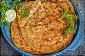 Breakfast: नाश्ते में बनाकर खाएं गरमागरम आलू और पनीर के पराठे Breakfast: नाश्ते में बनाकर खाएं गरमागरम आलू और पनीर के पराठे