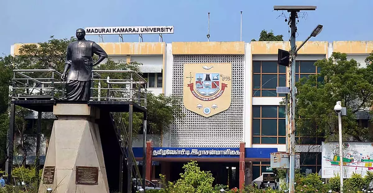 Tamil Nadu: एमकेयू के छात्रों ने अर्थशास्त्र विभागाध्यक्ष के खिलाफ किया प्रदर्शन Tamil Nadu: एमकेयू के छात्रों ने अर्थशास्त्र विभागाध्यक्ष के खिलाफ किया प्रदर्शन