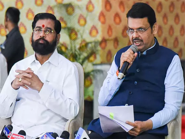 SIT ने एमवीए षड्यंत्र मामले में भाजपा नेता प्रवीण दारेकेर का बयान दर्ज किया SIT ने एमवीए षड्यंत्र मामले में भाजपा नेता प्रवीण दारेकेर का बयान दर्ज किया