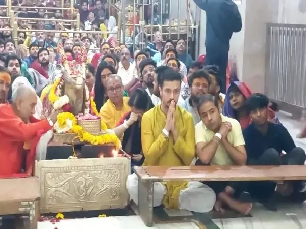 दर्शन कुमार ने Ujjain के महाकालेश्वर मंदिर में पूजा-अर्चना की दर्शन कुमार ने Ujjain के महाकालेश्वर मंदिर में पूजा-अर्चना की