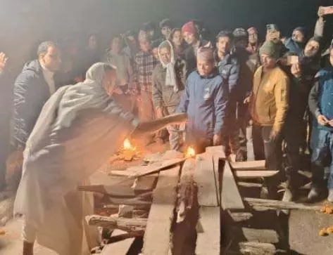 केआईआईटी छात्र का अंतिम संस्कार नेपाल में किया गया केआईआईटी छात्र का अंतिम संस्कार नेपाल में किया गया