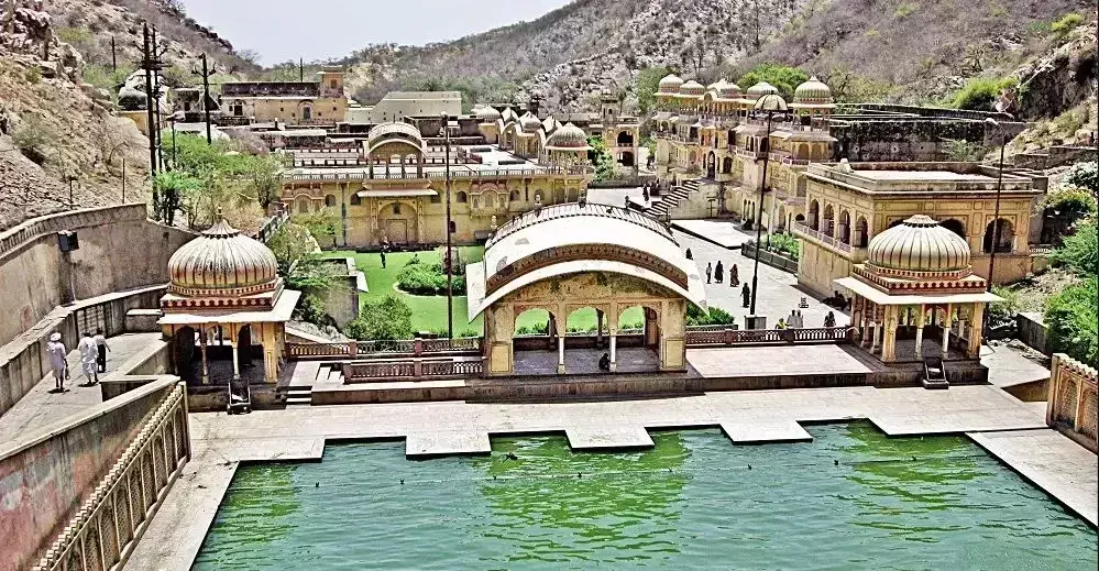 Jaipur: मंदिर ठिकाना गलता जी में विकसित हो रही अत्याधुनिक सुविधाएं Jaipur: मंदिर ठिकाना गलता जी में विकसित हो रही अत्याधुनिक सुविधाएं