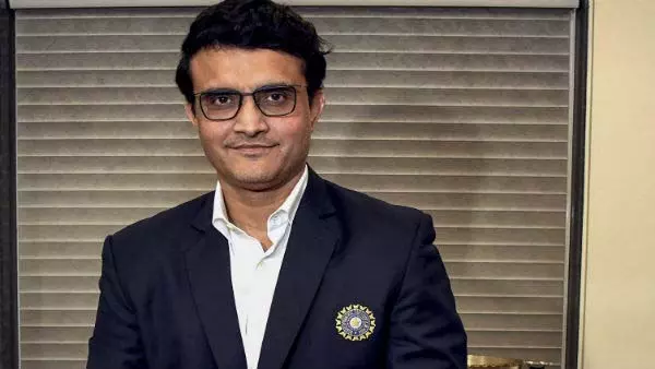 पूर्व भारतीय कप्तान सौरव गांगुली के काफिले का एक्सीडेंट, कोई हताहत नहीं पूर्व भारतीय कप्तान सौरव गांगुली के काफिले का एक्सीडेंट, कोई हताहत नहीं