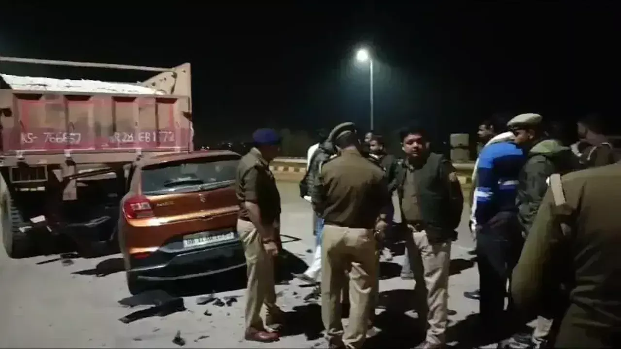 Prayagraj: हाईवे पर हादसे में कार सवार दो महिलाओं और दो युवकों की मौके पर दर्दनाक मौत Prayagraj: हाईवे पर हादसे में कार सवार दो महिलाओं और दो युवकों की मौके पर दर्दनाक मौत