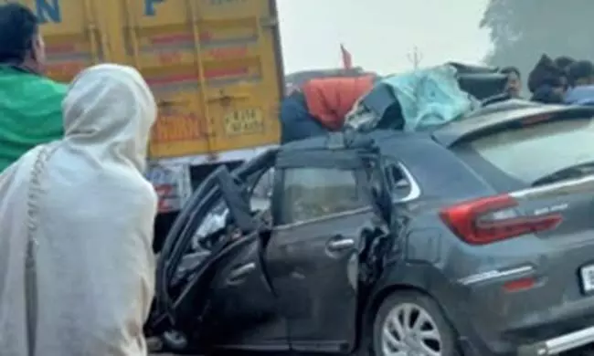 Arrah: कार खड़े कंटेनर में टकराई, 6 की मौत Arrah: कार खड़े कंटेनर में टकराई, 6 की मौत