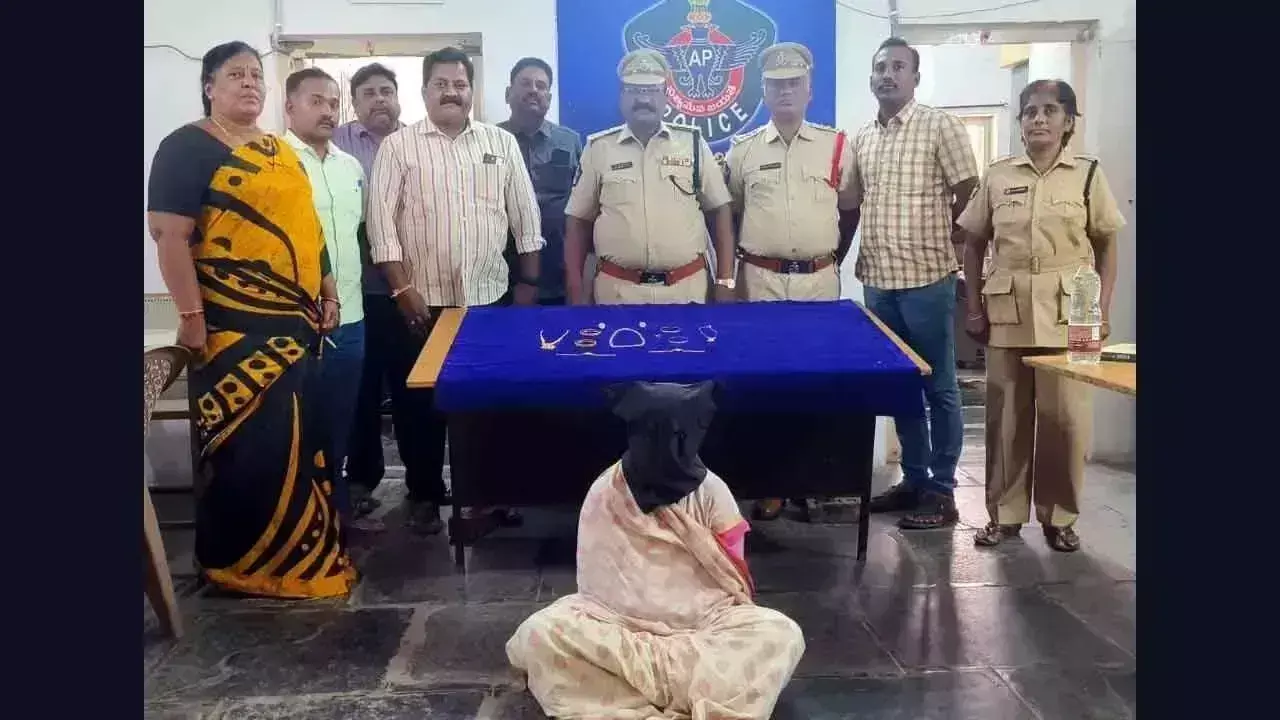 Tirupati महिला चोर पकड़ी गई Tirupati महिला चोर पकड़ी गई