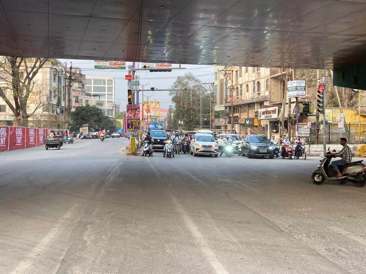 रायपुर के प्रमुख चौक-चौराहों पर ट्रैफिक सिग्नल में सुधार किया गया रायपुर के प्रमुख चौक-चौराहों पर ट्रैफिक सिग्नल में सुधार किया गया