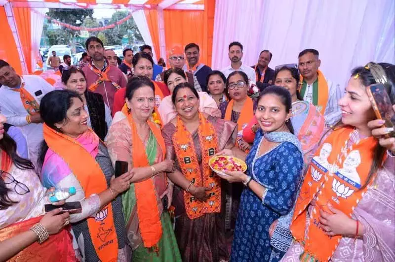 BJP विकास पर जोर दे रही, कांग्रेस संपत्ति पहचान पत्र के मुद्दे पर जोर दे रही BJP विकास पर जोर दे रही, कांग्रेस संपत्ति पहचान पत्र के मुद्दे पर जोर दे रही