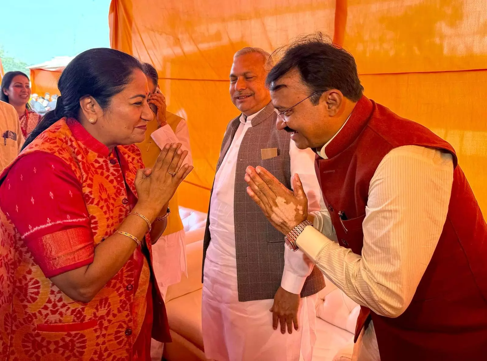 Jaipur: उपमुख्यमंत्री डॉ. बैरवा ने नई दिल्ली की नवनियुक्त मुख्यमंत्री को दी बधाई Jaipur: उपमुख्यमंत्री डॉ. बैरवा ने नई दिल्ली की नवनियुक्त मुख्यमंत्री को दी बधाई