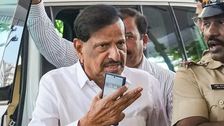 Maharashtra: पालघर में पालकमंत्री गणेश नाईक के जनता दरबार में 741 शिकायतें आईं Maharashtra: पालघर में पालकमंत्री गणेश नाईक के जनता दरबार में 741 शिकायतें आईं