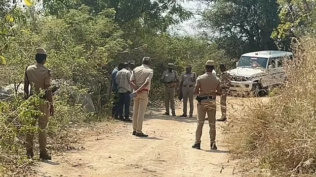 यौन उत्पीड़न मामला: पुलिस ने गोली मारकर 2 लोगों को गिरफ्तार किया यौन उत्पीड़न मामला: पुलिस ने गोली मारकर 2 लोगों को गिरफ्तार किया