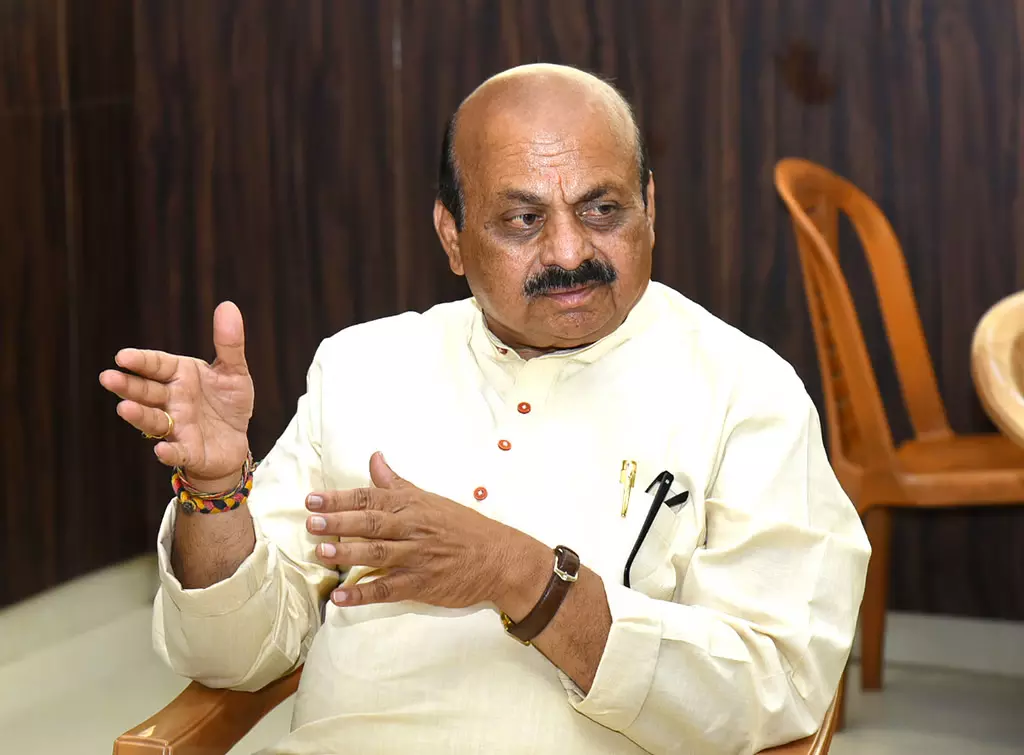 पांच गारंटी एक राजनीतिक लाभ योजना है: बसवराज बोम्मई ने आलोचना की पांच गारंटी एक राजनीतिक लाभ योजना है: बसवराज बोम्मई ने आलोचना की