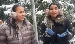 हिमाचल प्रदेश: डलहौजी में बर्फबारी से पर्यटकों में खुशी, बोले- सपना पूरा हुआ हिमाचल प्रदेश: डलहौजी में बर्फबारी से पर्यटकों में खुशी, बोले- सपना पूरा हुआ