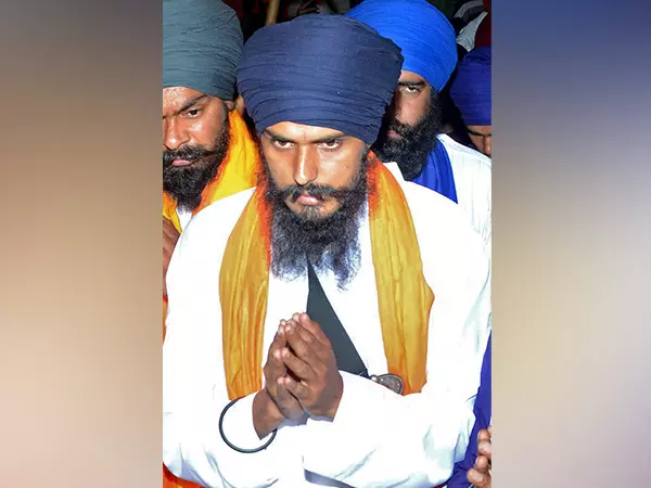 Court ने जेल में बंद लोकसभा सांसद अमृतपाल सिंह की संसद सत्र में भाग लेने की याचिका स्थगित की Court ने जेल में बंद लोकसभा सांसद अमृतपाल सिंह की संसद सत्र में भाग लेने की याचिका स्थगित की