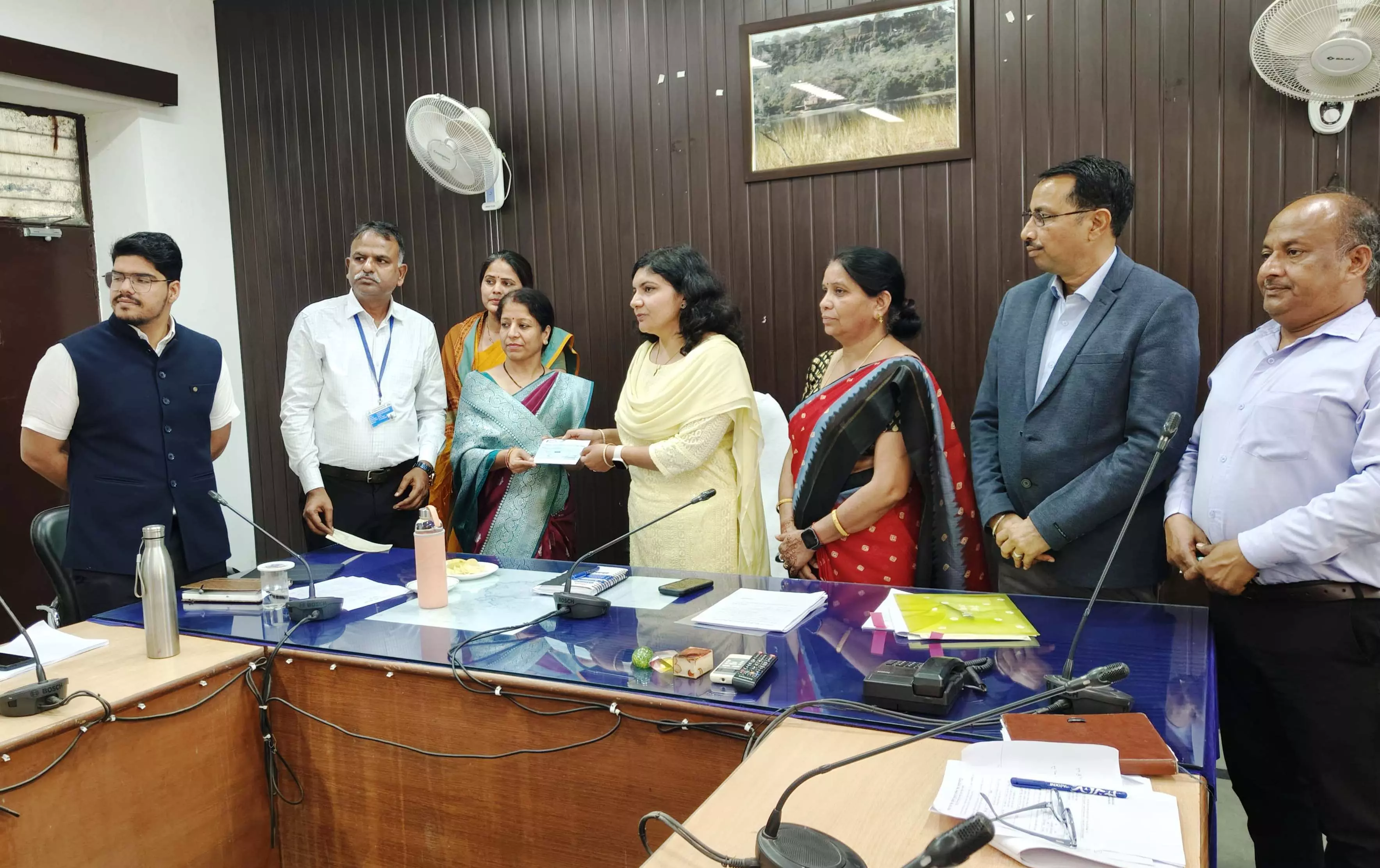 Madhopur: विद्यालयों का विकास जिला निष्पादक समिति की समीक्षा बैठक आयोजित Madhopur: विद्यालयों का विकास जिला निष्पादक समिति की समीक्षा बैठक आयोजित