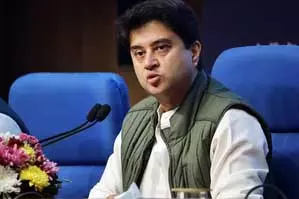 कांग्रेस अपने गिरेबान में झांके : ज्योतिरादित्य सिंधिया कांग्रेस अपने गिरेबान में झांके : ज्योतिरादित्य सिंधिया
