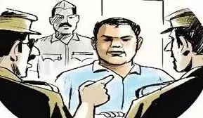 Bijnor: आहत किसान ने न्याय न मिलने पर डीएम कार्यालय में आत्महत्या का प्रयास किया Bijnor: आहत किसान ने न्याय न मिलने पर डीएम कार्यालय में आत्महत्या का प्रयास किया