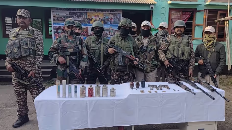Manipur के सुरक्षा बलों ने अलग-अलग अभियानों में भारी मात्रा में हथियार और गोला-बारूद जब्त किया Manipur के सुरक्षा बलों ने अलग-अलग अभियानों में भारी मात्रा में हथियार और गोला-बारूद जब्त किया