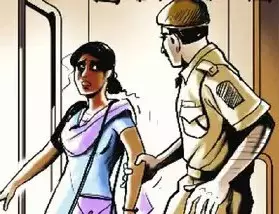 Noida: शख्स के घर से जेवरात व नकदी चुराने वाली घरेलू सहायिका गिरफ्तार Noida: शख्स के घर से जेवरात व नकदी चुराने वाली घरेलू सहायिका गिरफ्तार