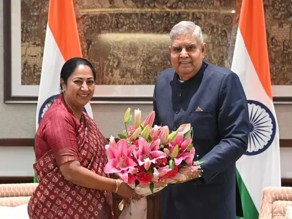 दिल्ली की मुख्यमंत्री Rekha Gupta ने उपराष्ट्रपति धनखड़ से मुलाकात की दिल्ली की मुख्यमंत्री Rekha Gupta ने उपराष्ट्रपति धनखड़ से मुलाकात की