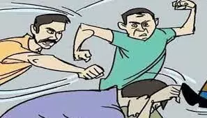 Kanpur: दबंगों ने युवक को पीटा, दी धमकी; जानिए पूरा मामला Kanpur: दबंगों ने युवक को पीटा, दी धमकी; जानिए पूरा मामला
