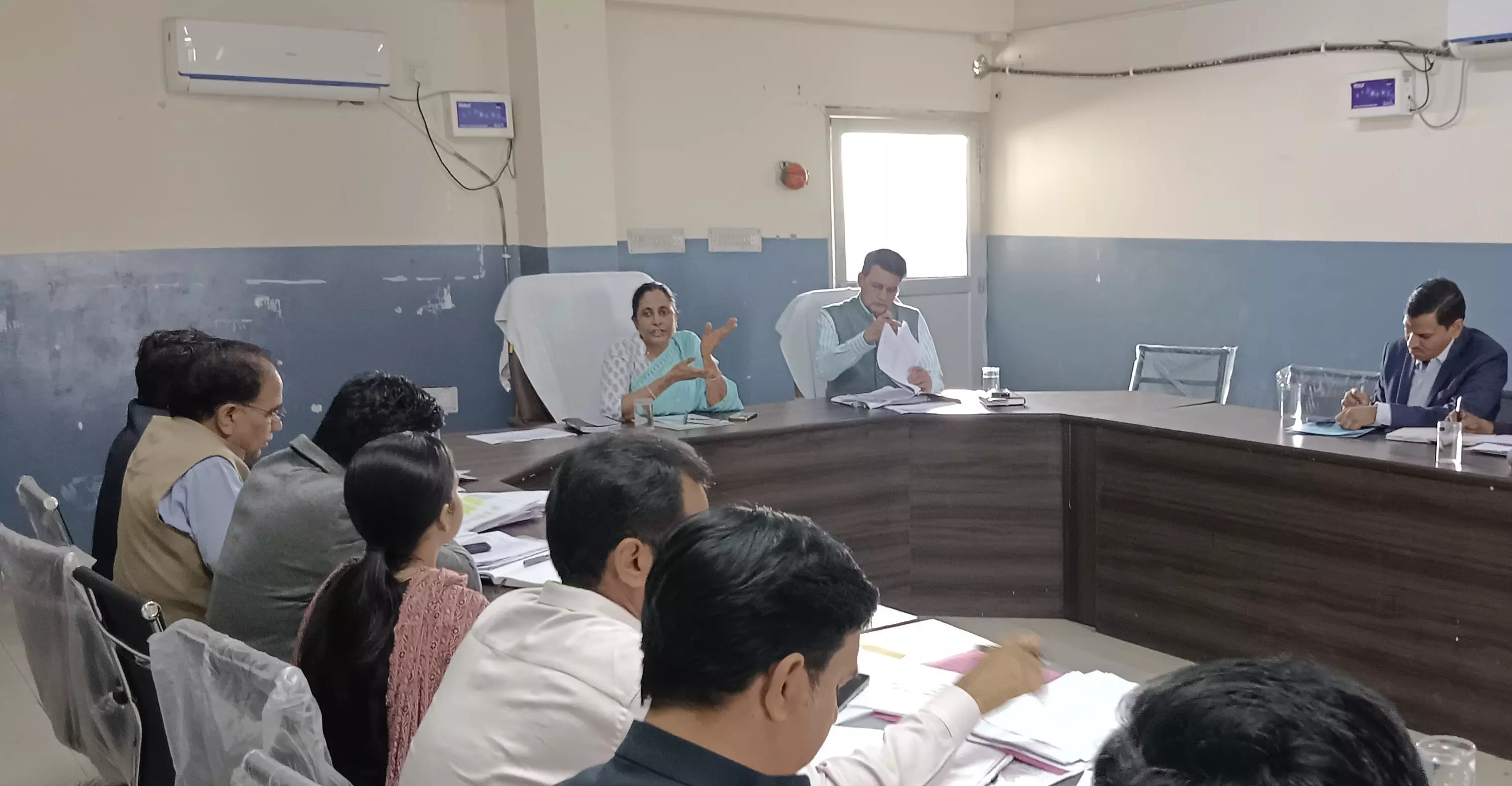 Kotputli-Baharod: जिला कलेक्टर की अध्यक्षता में राजस्व अधिकारियों की बैठक Kotputli-Baharod: जिला कलेक्टर की अध्यक्षता में राजस्व अधिकारियों की बैठक