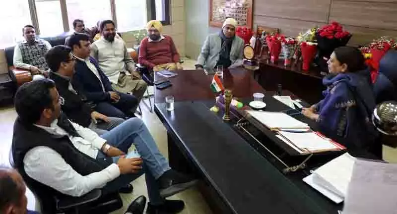 राज्यपाल से चर्चा से पहले AAP, कांग्रेस ने सर्वदलीय बैठक में हिस्सा नहीं लिया राज्यपाल से चर्चा से पहले AAP, कांग्रेस ने सर्वदलीय बैठक में हिस्सा नहीं लिया