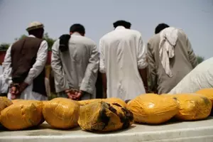 Afghanistan में 50 किलोग्राम से अधिक अवैध ड्रग्स बरामद, दो तस्कर गिरफ्तार Afghanistan में 50 किलोग्राम से अधिक अवैध ड्रग्स बरामद, दो तस्कर गिरफ्तार