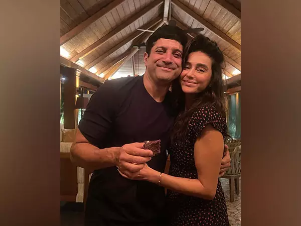 शिबानी दांडेकर ने पति Farhan Akhtar के लिए लिखा दिल को छू लेने वाला सालगिरह नोट शिबानी दांडेकर ने पति Farhan Akhtar के लिए लिखा दिल को छू लेने वाला सालगिरह नोट