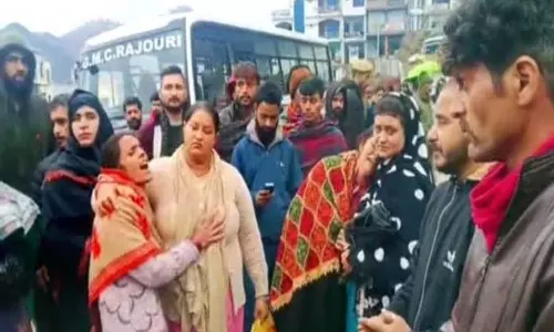 Rajouri में गर्भवती महिला की मौत पर विरोध प्रदर्शन Rajouri में गर्भवती महिला की मौत पर विरोध प्रदर्शन