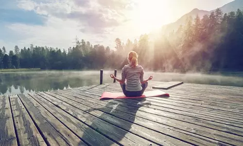 Yoga Tips: गर्दन के दर्द से राहत दिलाएंगे ये तीन योगासन, जानें अभ्यास का सही तरीका