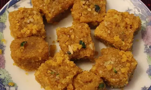 Moong Dal Barfi: खुशी के मौकों पर अलग रंग भर देती है ये मीठी डिश Moong Dal Barfi: खुशी के मौकों पर अलग रंग भर देती है ये मीठी डिश