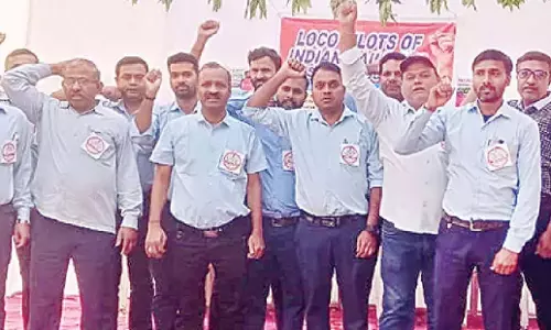 Telangana: लोको रनिंग स्टाफ ने अपनी मांगों को लेकर अनशन शुरू किया