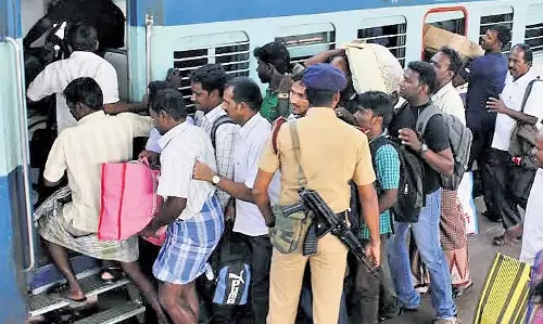 13 ट्रेनों में जनरल कोच की संख्या घटाकर AC कोच रखे गए