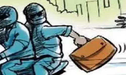 Bihar: जीविका दीदी से 2 लाख रुपये की लूट Bihar: जीविका दीदी से 2 लाख रुपये की लूट