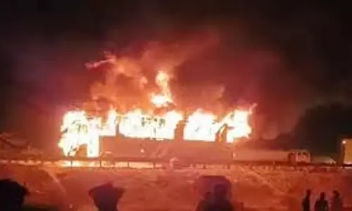 Jharkhand: श्रद्धालुओं को ले जा रही बस में लगी आग, ड्राइवर घायल Jharkhand: श्रद्धालुओं को ले जा रही बस में लगी आग, ड्राइवर घायल