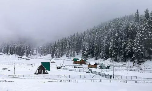J&K के मैदानी इलाकों में बारिश-ऊपरी इलाकों में बर्फबारी से लंबे समय से चल रहा सूखा खत्म