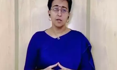 आतिशी ने 2500 रुपये प्रति माह की योजना पारित न करने के लिए Delhi CM की आलोचना की