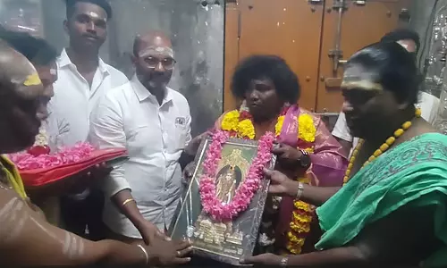 Tamil Nadu : अभिनेता योगी बाबू ने मरुधामलाई में किए भगवान शिव के दर्शन