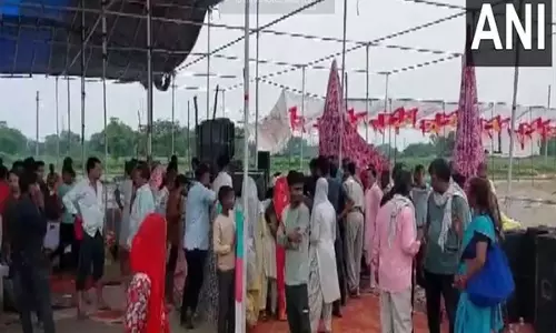 Hathras stampede: यूपी कैबिनेट ने न्यायिक रिपोर्ट को मंजूरी दी, चालू बजट सत्र में पेश किए जाने की संभावना Hathras stampede: यूपी कैबिनेट ने न्यायिक रिपोर्ट को मंजूरी दी, चालू बजट सत्र में पेश किए जाने की संभावना