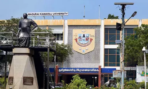 Tamil Nadu: एमकेयू के छात्रों ने अर्थशास्त्र विभागाध्यक्ष के खिलाफ किया प्रदर्शन