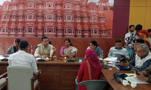 Jaipur : सांसद मंजू शर्मा की मौजूदगी में जिला कलेक्टर ने सुनी आमजन की फरियाद
