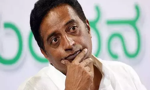 यह हास्यास्पद खेल हमारे लिए काम नहीं करेगा: Actor Prakash Raj यह हास्यास्पद खेल हमारे लिए काम नहीं करेगा: Actor Prakash Raj
