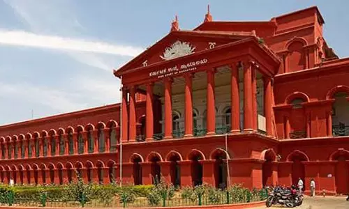 न्यायमूर्ति देसाई को अयोग्य घोषित करने का आदेश: HC ने केंद्र सरकार के आदेश को रद्द किया न्यायमूर्ति देसाई को अयोग्य घोषित करने का आदेश: HC ने केंद्र सरकार के आदेश को रद्द किया