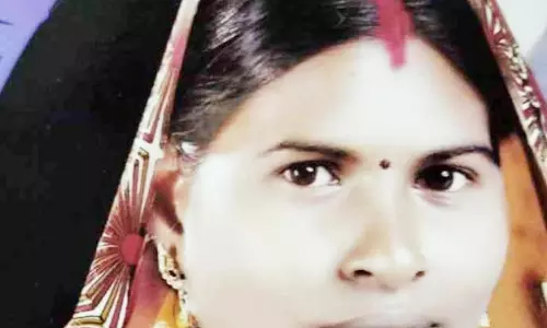 मायके जाने से पति ने रोका, तो फंदे पर झूल गई पत्नी