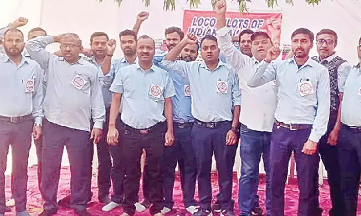Telangana :  लोको रनिंग स्टाफ ने अपनी मांगों को लेकर अनशन शुरू