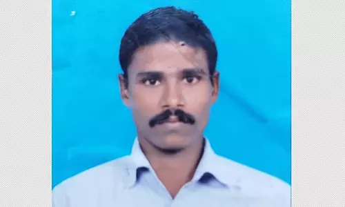 Tamil Nadu: वजप्पाडी के पास सड़क दुर्घटना में बच्चों के सामने पिता की मौत Tamil Nadu: वजप्पाडी के पास सड़क दुर्घटना में बच्चों के सामने पिता की मौत