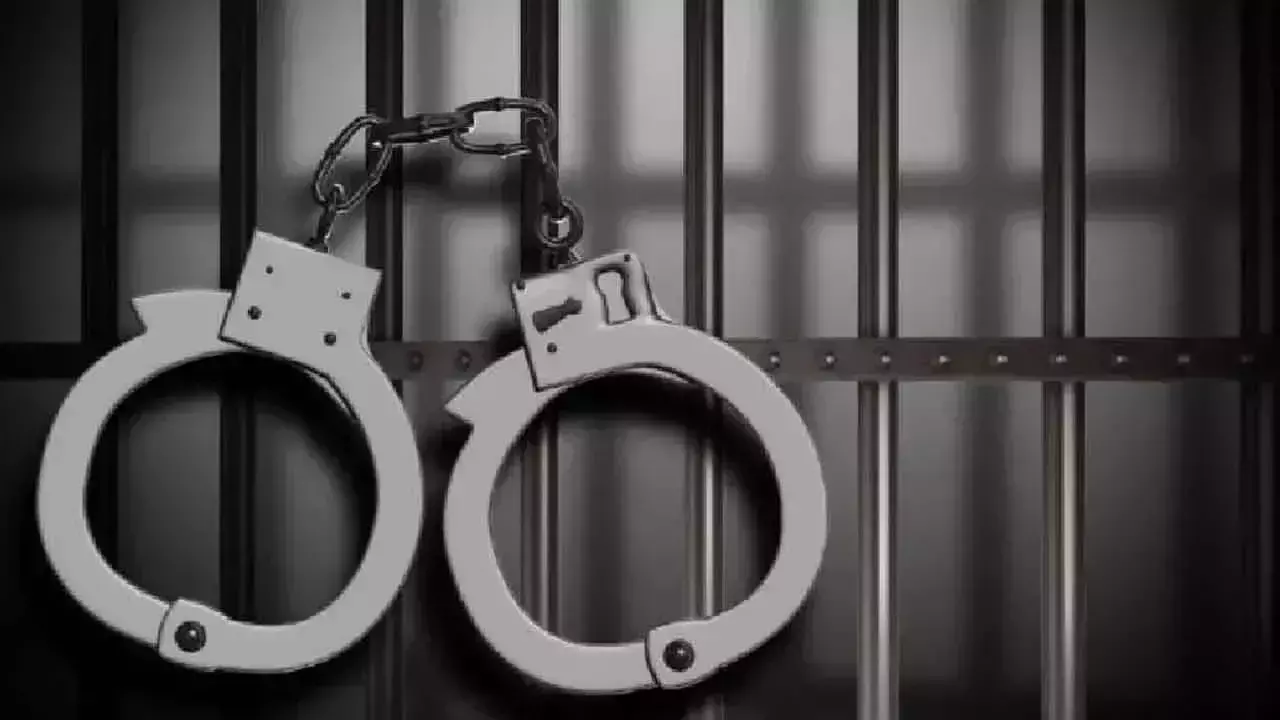 नुमाइश में दुर्व्यवहार करने पर SHE टीम ने 247 को पकड़ा नुमाइश में दुर्व्यवहार करने पर SHE टीम ने 247 को पकड़ा